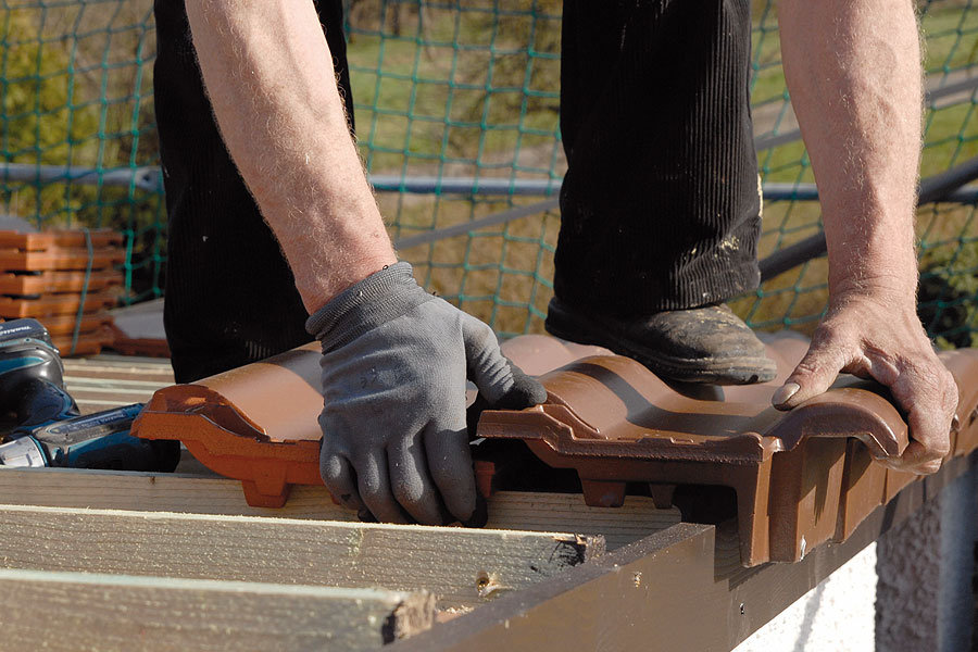 Holzbau Goetz Verlegung Dachziegel